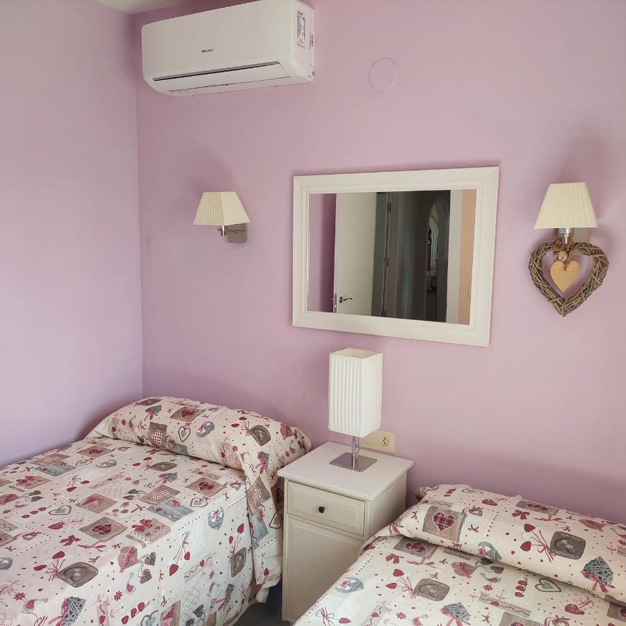 Villa Robert con piscina comunitaria uso exclusivo para una casa por turno Calpe Exterior foto
