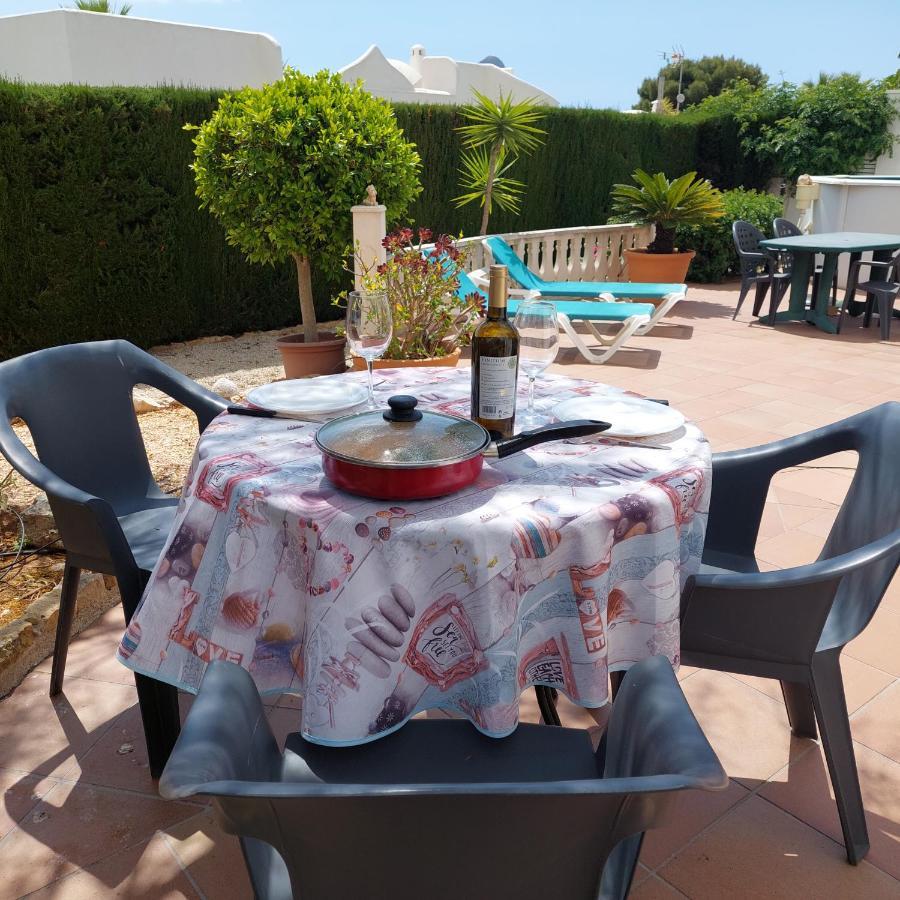 Villa Robert con piscina comunitaria uso exclusivo para una casa por turno Calpe Exterior foto